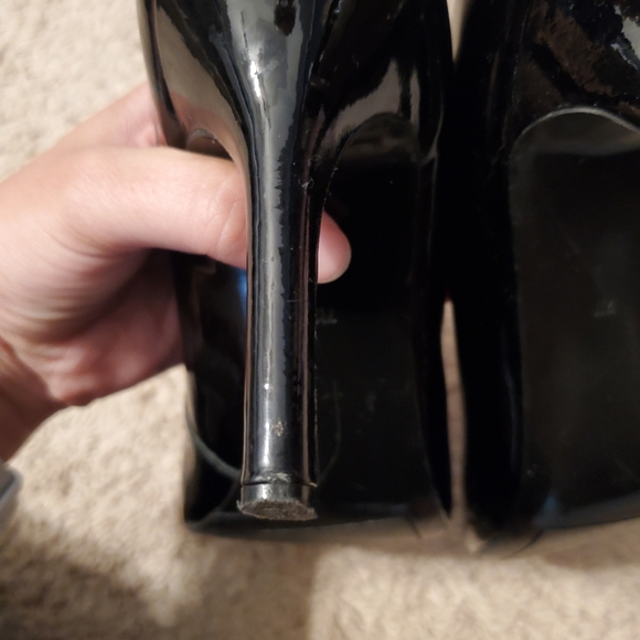 Black classic heels - Picture 4 of 4
